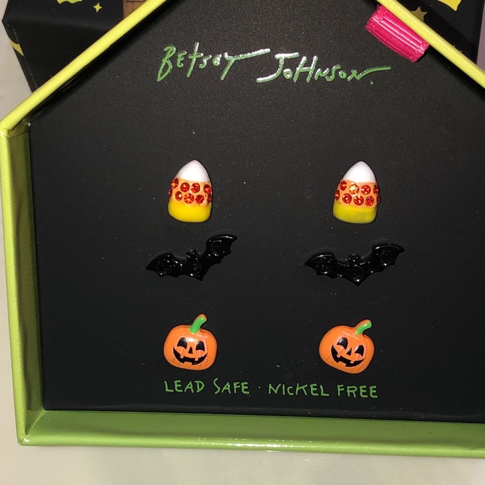 Betsey Johnson 3 Pair Stud Earring Set Candy Corn, Bat & Pumpkin NWT & Box